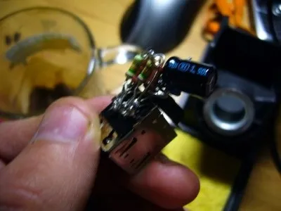 Робимо usb-розетку в авто своїми руками, вироби для авто (лінійний стабілізатор напруги LM7805) Робимо usb-розетку в авто своїми руками, вироби для авто
