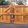 Дерев'яні ворота для гаража своїми руками корисні поради (руками) Дерев'яні ворота для гаража своїми руками корисні поради