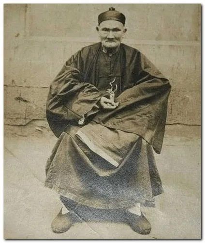 Тримай серце спокійним, сиди, як черепаха, ходи бадьоро, як голуб, спи, як собака (тримай серце спокійним) Тримай серце спокійним, сиди, як черепаха, ходи бадьоро, як голуб, спи, як собака