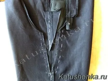 Дірка на брюках