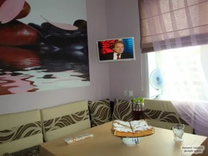 Дизайн кухні з диваном