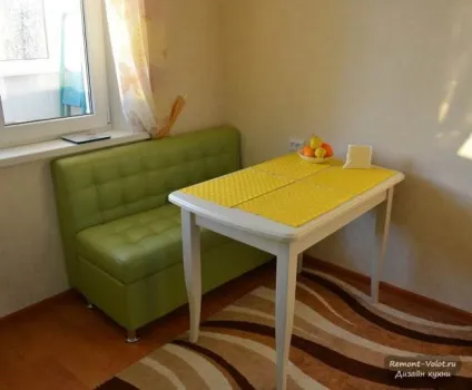 Дизайн кухні з диваном