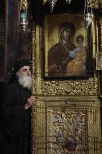 Люди в чорному
