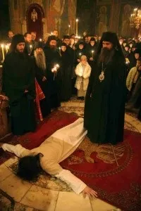 Люди в чорному