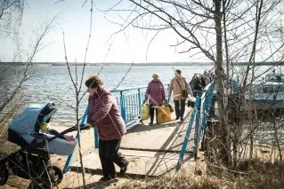 Люди в селі