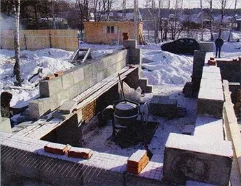 Будинок з полістиролбетонних блоків (залізобетонні пустотні плити) Будинок з полістиролбетонних блоків