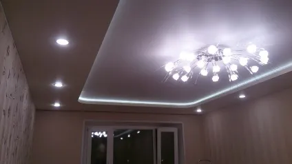 Дворівнева стеля з гіпсокартону і натяжна з підсвічуванням фото, дизайн (фото) Дворівнева стеля з гіпсокартону і натяжна з підсвічуванням фото, дизайн