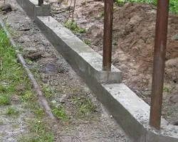 Фундамент під огорожу своїми руками бетонування, заливка (паркан) Фундамент під огорожу своїми руками бетонування, заливка