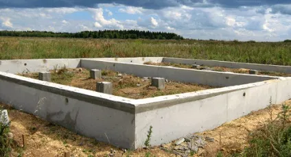 Фундамент стрічково стовпової стовпи із залізобетону і ростверк (стовпової) Фундамент стрічково стовпової стовпи із залізобетону і ростверк