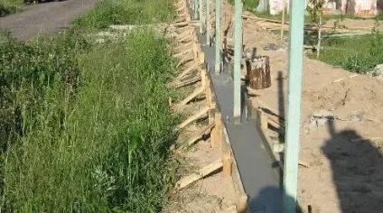 Фундамент під огорожу своїми руками бетонування, заливка (фундамент) Фундамент під огорожу своїми руками бетонування, заливка