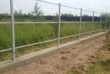 Фундамент під огорожу своїми руками бетонування, заливка (своїми) Фундамент під огорожу своїми руками бетонування, заливка