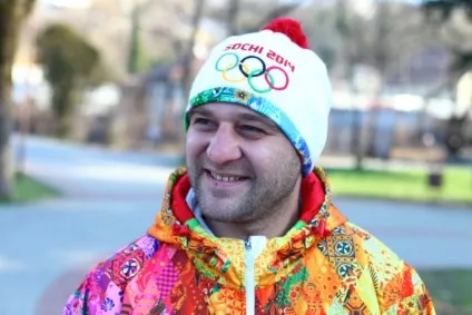 Гарячий «поцілунок» олімпійського вогню - Туапсинському вести (олімпійського) Гарячий «поцілунок» олімпійського вогню - Туапсинському вести