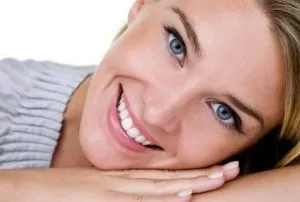 Hollywood smile в нашому огляді відбілюючий олівець (олівець) Hollywood smile в нашому огляді відбілюючий олівець