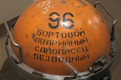 З чого зроблений чорний ящик в літаку