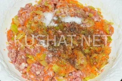 Кабачки, фаршировані фаршем в духовці