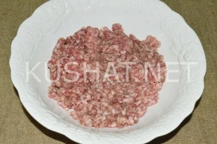 Кабачки, фаршировані фаршем в духовці