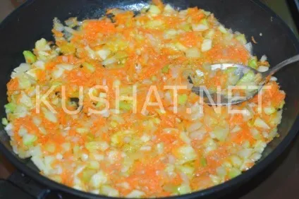Кабачки, фаршировані фаршем в духовці