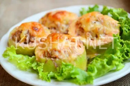 Кабачки, фаршировані фаршем в духовці