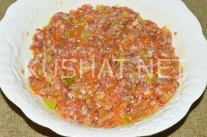 Кабачки, фаршировані фаршем в духовці