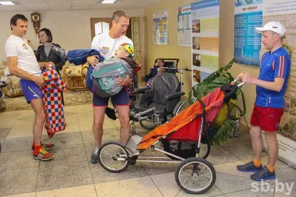 Як біг в колясках допомагає дітям з інвалідністю повірити в себе (візках) Як біг в колясках допомагає дітям з інвалідністю повірити в себе