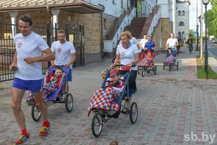 Як біг в колясках допомагає дітям з інвалідністю повірити в себе (дітям) Як біг в колясках допомагає дітям з інвалідністю повірити в себе