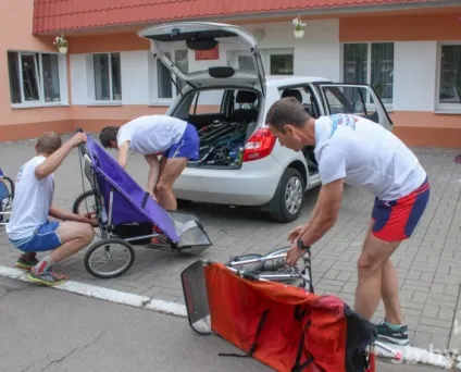 Як біг в колясках допомагає дітям з інвалідністю повірити в себе (візках) Як біг в колясках допомагає дітям з інвалідністю повірити в себе