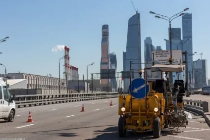 Як роблять розмітку на дорозі () Як роблять розмітку на дорозі