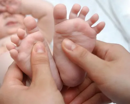 Яких лікарів проходять новонароджені по місяцях (місяцях) Яких лікарів проходять новонароджені по місяцях