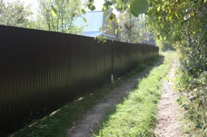 Як кріпити паркан з металевого паркану своїми руками (паркану) Як кріпити паркан з металевого паркану своїми руками