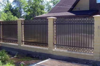 Як кріпити паркан з металевого паркану своїми руками (паркану) Як кріпити паркан з металевого паркану своїми руками