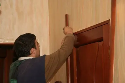 Як кріпити наличники на міжкімнатні двері установка наличників на двері своїми руками, фото, відео (фото) Як кріпити наличники на міжкімнатні двері установка наличників на двері своїми руками, фото, відео