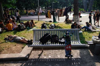 Як молодь тбилиси заробляє на життя, chronicle (Tbilisi Flea Market) Як молодь тбилиси заробляє на життя, chronicle