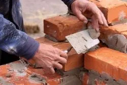 Як знайти будівельників для будинку