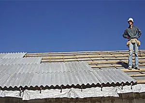 Як покрити дах шифером своїми руками правильно без помилок