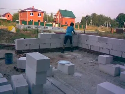 Як побудувати будинок своїми руками з піноблоків поетапна інструкція по роботі