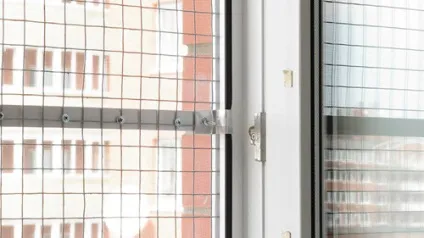 Як самому встановити сітку антикішка на вікно, простий спосіб захисту тваринного (сітку) Як самому встановити сітку антикішка на вікно, простий спосіб захисту тваринного