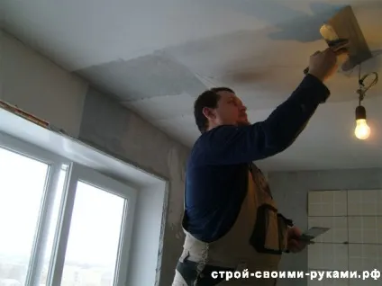 Як самостійно вирівняти стелі