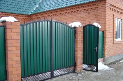 Як зробити хвіртку для забору своїми руками з профільної труби, з сітки рабиці, з дерева, (своїми) Як зробити хвіртку для забору своїми руками з профільної труби, з сітки рабиці, з дерева,