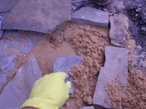 Як зробити садову доріжку на дачі своїми руками (суха укладання пісковика) Як зробити садову доріжку на дачі своїми руками