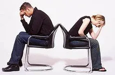 Молода людина боїться, що я його не дочекаюся (боїться) Молода людина боїться, що я його не дочекаюся