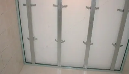 Монтаж панелей пвх на стелю своїми руками фото, відео, інструкція (стелю) Монтаж панелей пвх на стелю своїми руками фото, відео, інструкція