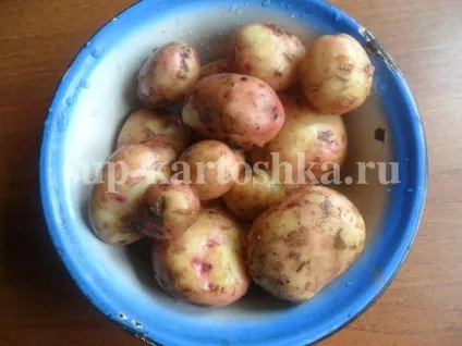 Молода картопля з кропом і маслом, готуємо смачно (кропом) Молода картопля з кропом і маслом, готуємо смачно