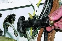 Як зняти і відремонтувати головний циліндр зчеплення автомобіля ваз-2121