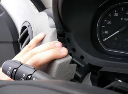 Як зняти щиток приладів в логан (дилери renault) Як зняти щиток приладів в логан