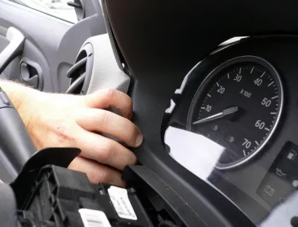 Як зняти щиток приладів в логан (запчастини renault) Як зняти щиток приладів в логан