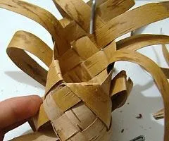 Як сплести лапті з берести