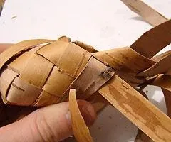 Як сплести лапті з берести