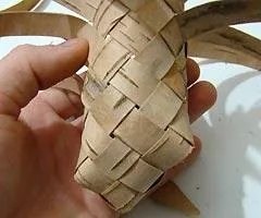 Як сплести лапті з берести