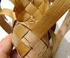 Як сплести лапті з берести