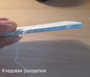 Як зшити сторінки блокнота, комора рукоділля (Вводимо голку другу) Як зшити сторінки блокнота, комора рукоділля